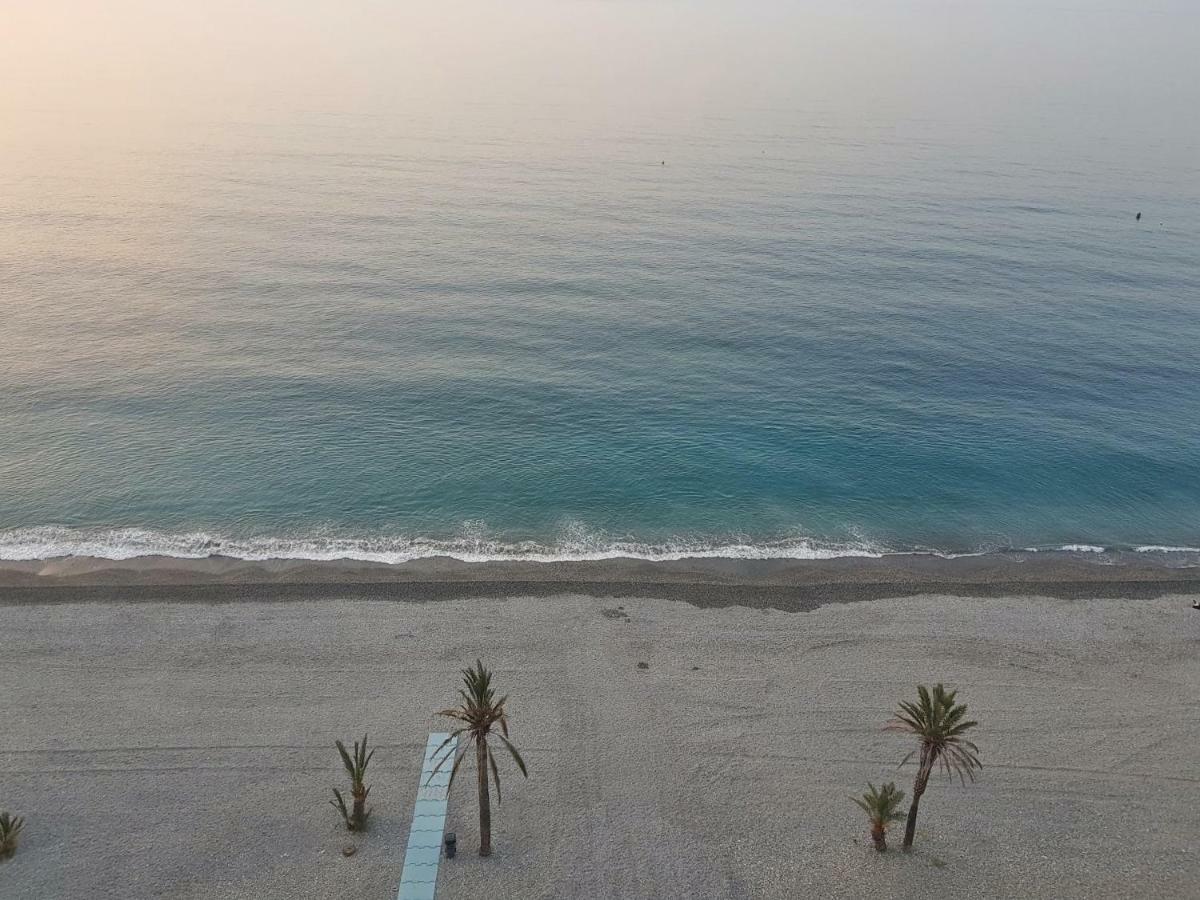 Atico En Almunecar. Primera Linea De Playa Con Vistas Espectaculares Екстер'єр фото